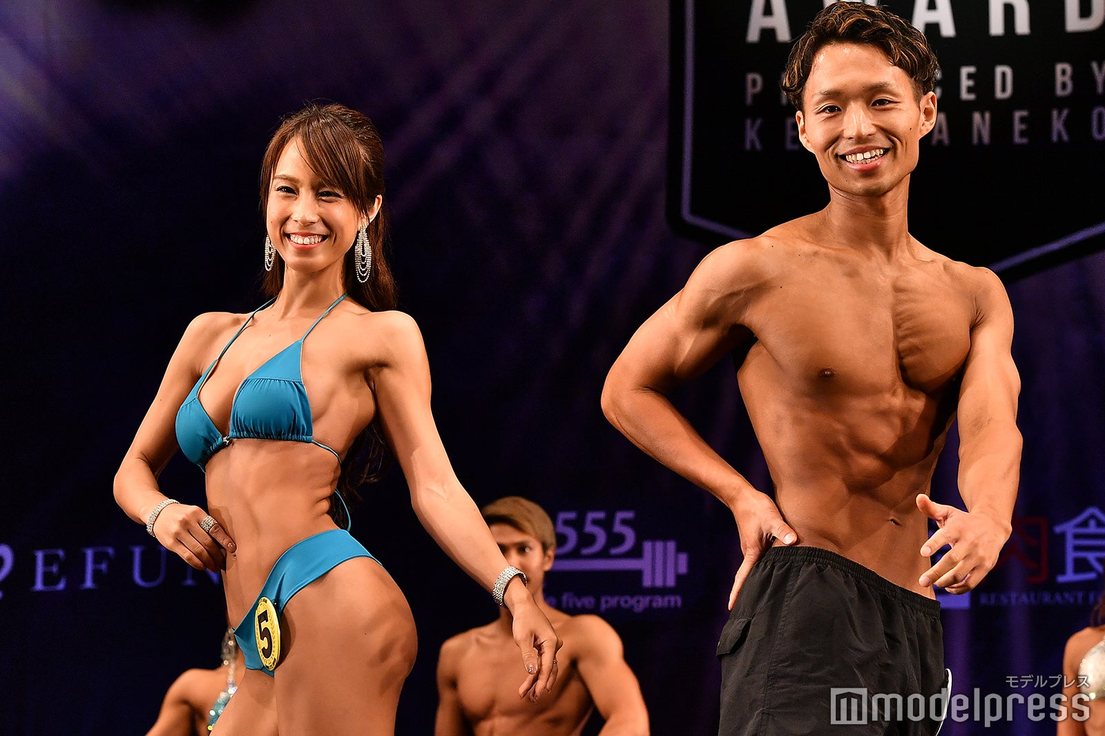 犬童美乃梨、玉手雅也トレーナー（C）モデルプレス