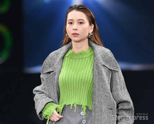 Nikiの美脚に釘付け オールバックヘアでクールに<札幌コレクション 2022 A/W>