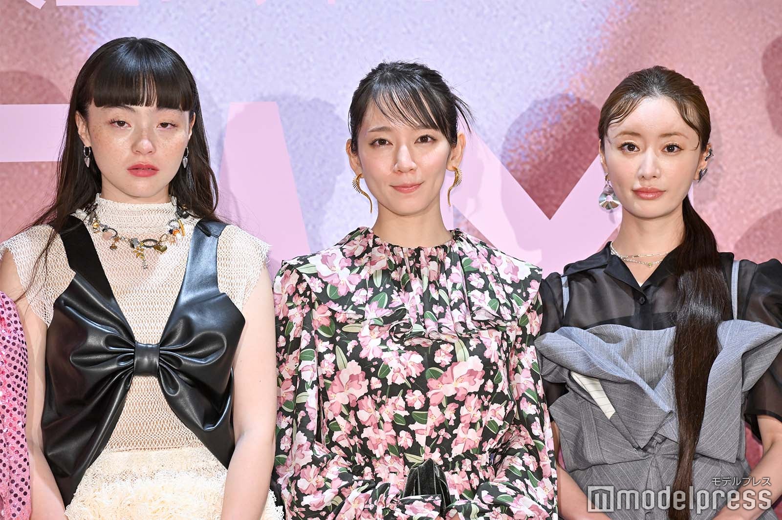 モトーラ世理奈、吉岡里帆、松本まりか（C）モデルプレス