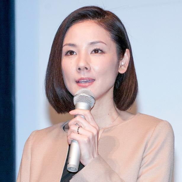 吉田羊 田中みな実との 奇跡のラジオ番組 オフショット公開 知性と美しさを兼ね備えた2人 の声 モデルプレス