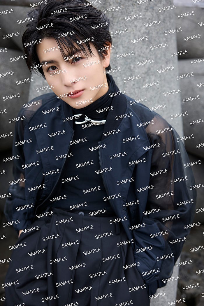 楽天ブックス限定特典(ポストカード)柏木悠1st写真集「19→20」(C)KADOKAWA/撮影=諸井純二