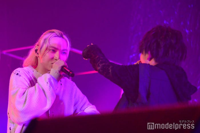 フリースタイルラップで盛り上がるSKY-HI、TAIKI(C)モデルプレス