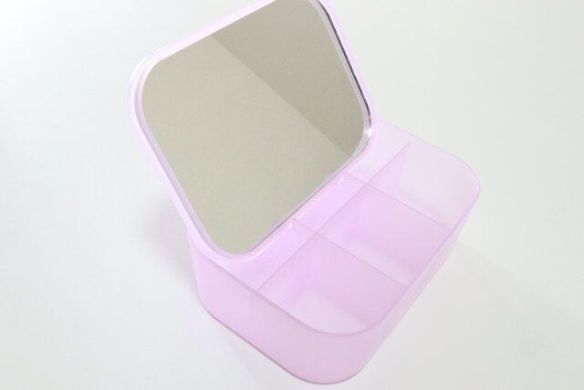 ダイソー 収納ケース付ミラー(スクエア、カラー) ダイソーの映り良好な収納ケース付ミラー(スクエア、カラー)