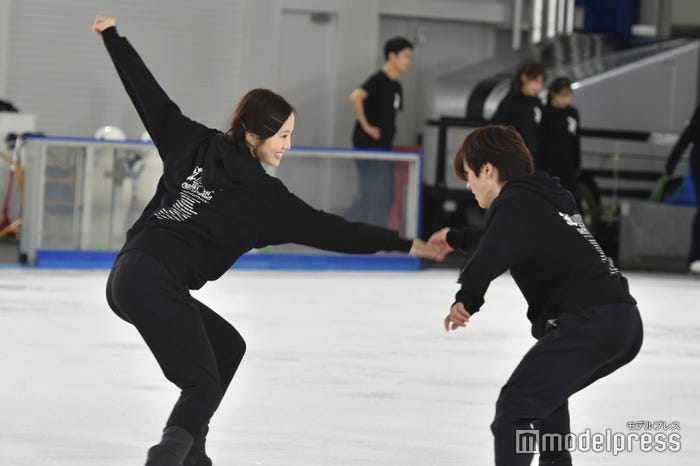 ビビ役・本田真凜、ルフィ役・宇野昌磨(C)モデルプレス