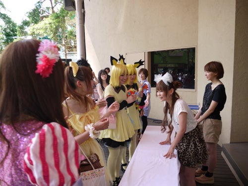 中川翔子 想い出の後楽園で灼熱ライブ 握手会を決行 モデルプレス