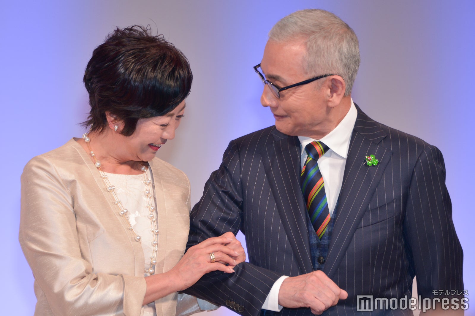 20年ぶりに司会でタッグした小宮悦子、久米宏 （C）モデルプレス