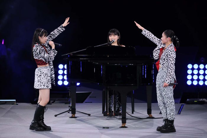 BEYOOOOONDS「BEYOOOOOND1St CONCERT TOUR どんと来い! BE HAPPY! at BUDOOOOOKAN!!!!!!!!!!!!」(提供写真)