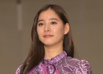 新木優子 女優の本気、高級感あふれる短いドレスで誕生日報告「32歳も自分らしく！！」