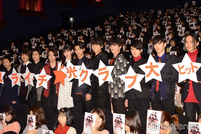 映画『ライチ☆光クラブ』初日舞台あいさつ/左から:内藤瑛亮監督、岡山天音、戸塚純貴、池田純矢、中条あやみ、野村周平、古川雄輝、間宮祥太朗、松田凌、柾木玲弥、藤原季節(C)モデルプレス