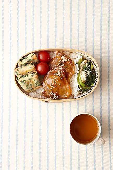 「フードコーディネーターSHIORIの何度でも作りたくなるかんたん朝ラク弁当」より（2012年8月28日発売／講談社）