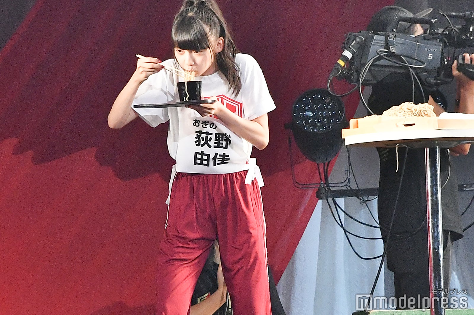 へぎそばをかっくらう荻野由佳／NGT48 4thシングルリリースイベント （C）モデルプレス