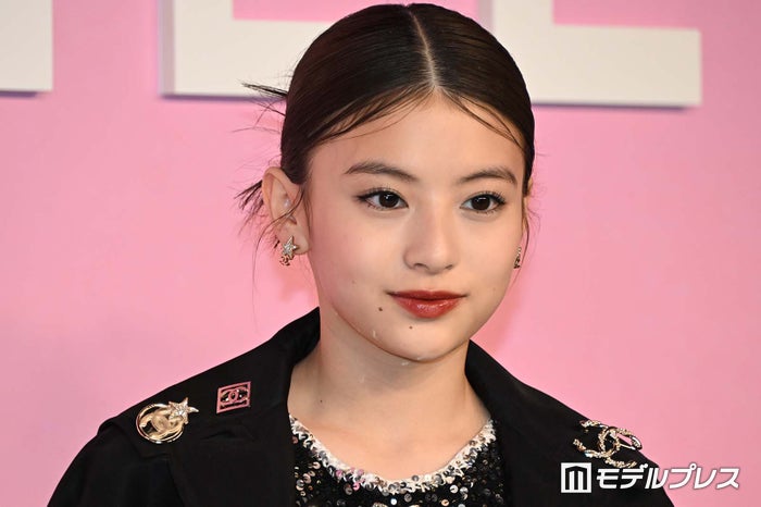 出口夏希、パリで圧巻の美脚披露「スタイル抜群」「綺麗すぎる」の声