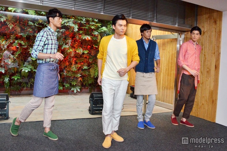 動きを止め、ポージング