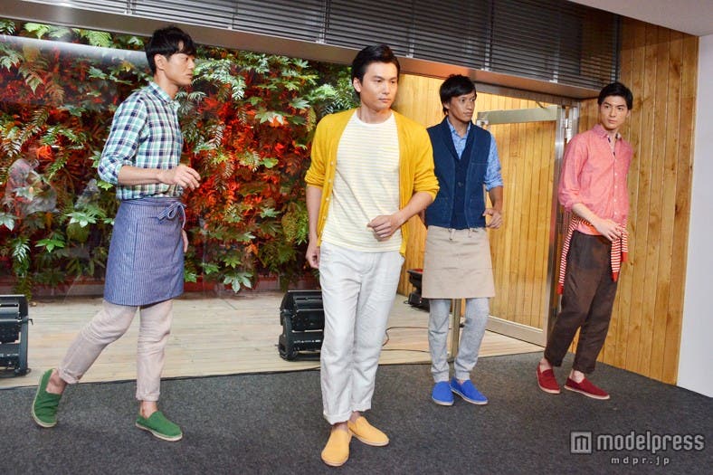 動きを止め、ポージング