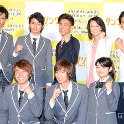 (後列左から)戸谷公人、武田航平、中尾明慶、彩吹真央、滝口幸広、増田哲治(前列左から)池岡亮介、聖也、佐香智久、森田涼花、安川純平