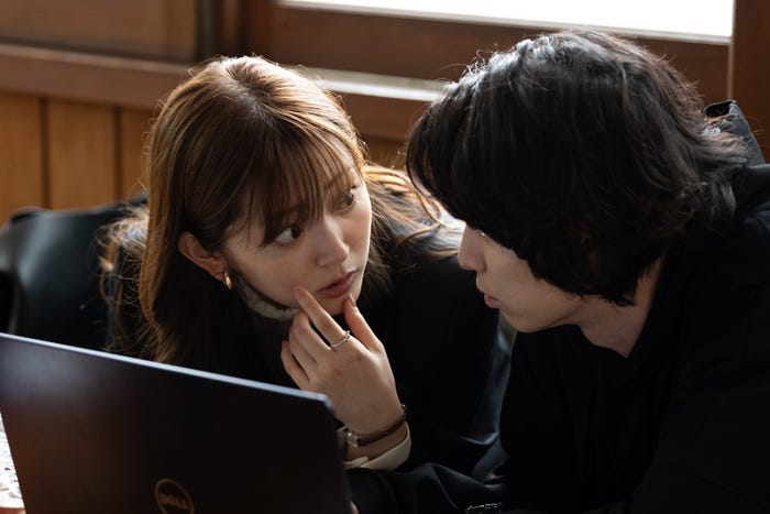 鈴木愛理、本田響矢/「ANIMALS-アニマルズ-」第4話より(C)AbemaTV, Inc.