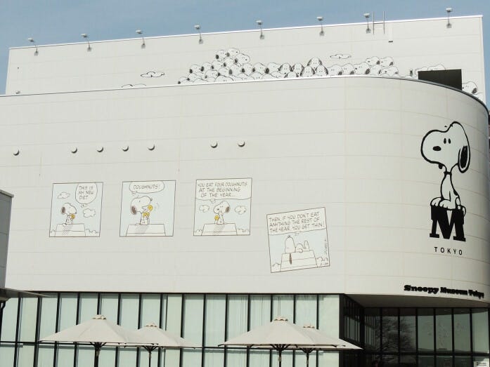 ミュージアムの外にも、今回の企画展のビジュアルが