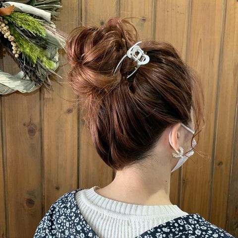 セミロングで作る大人のお団子ヘア 簡単 人気でこなれ感を出すおしゃれな髪型15選 モデルプレス セミロングで作る大人のお団子ヘア 簡単 人気でこなれ感を出すおしゃれな髪型15選 モデルプレス