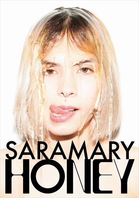 「ViVi」モデル、新曲ジャケットでハチミツまみれに「カブトムシの気分」