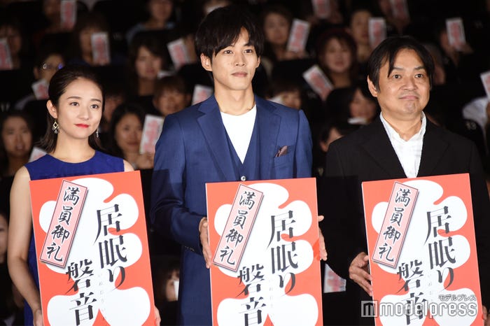 (左から)木村文乃、松坂桃李、本木克英監督(C)モデルプレス