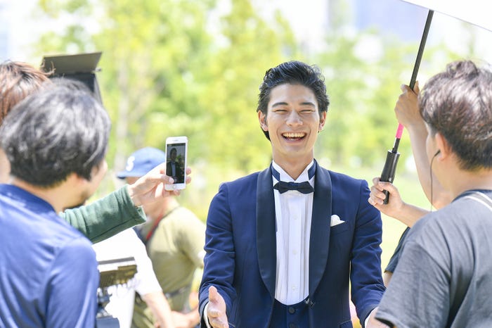 清原翔/新CMメイキングカット(提供画像)