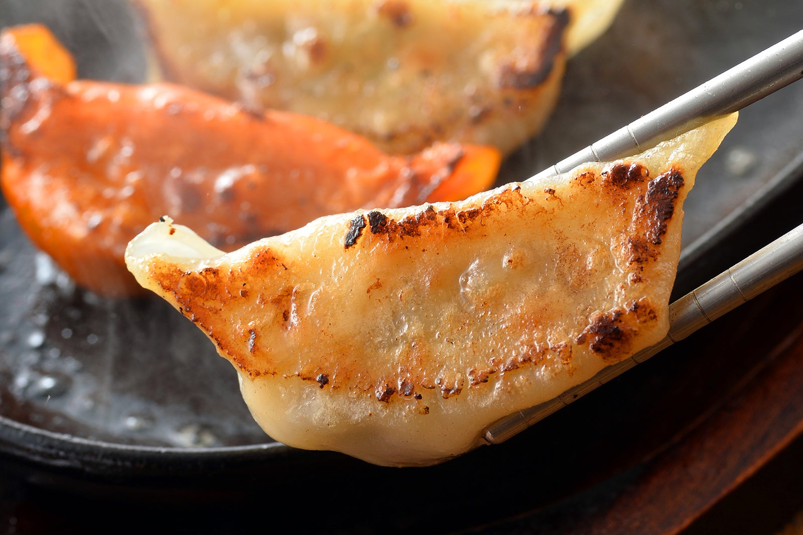 金獅子のヤキニク 札幌：焼肉屋の牛カルビぎょうざ