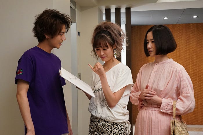 中尾暢樹、大友花恋、原田知世 (C)日本テレビ