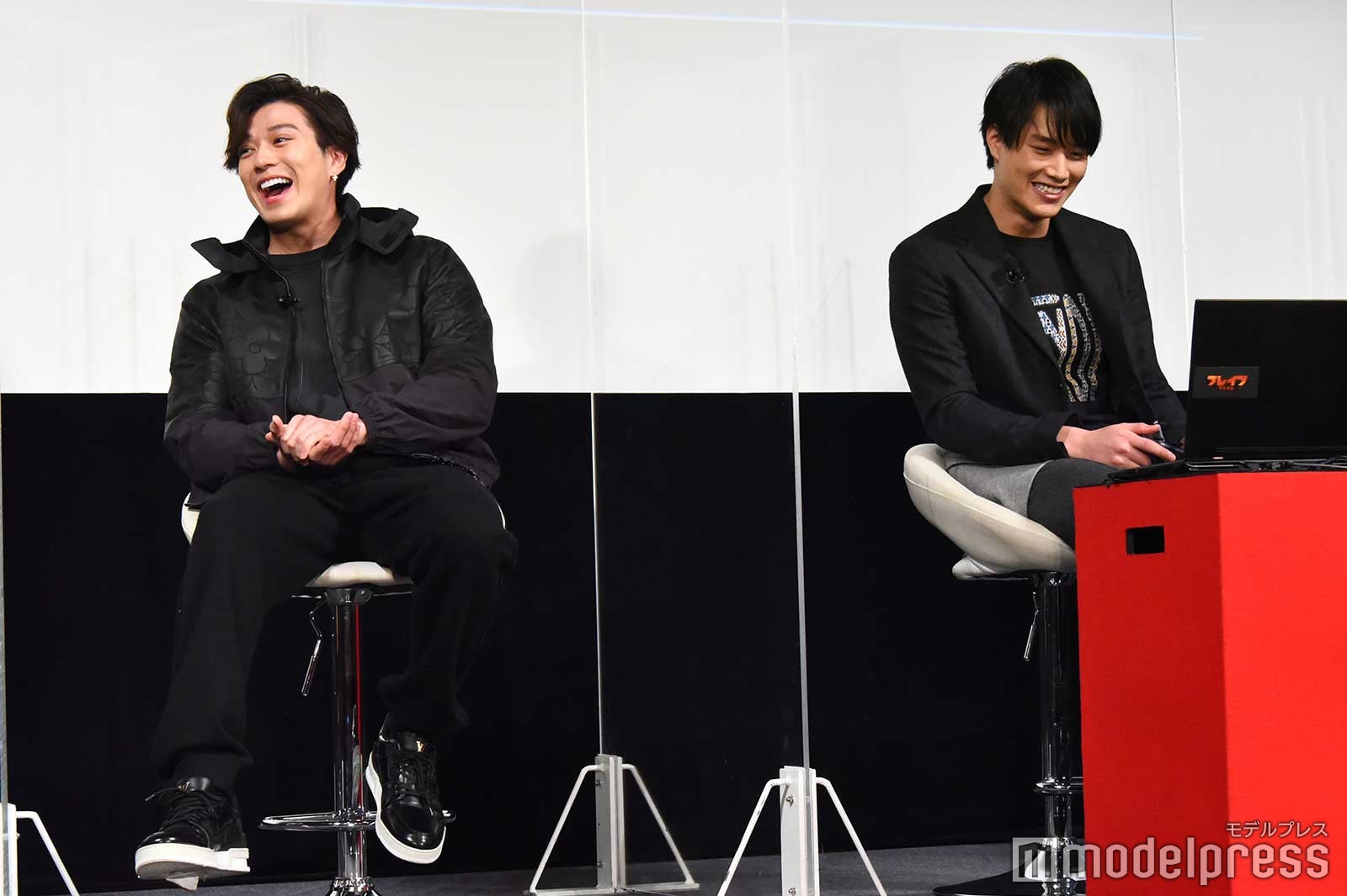 新田真剣佑、鈴木伸之 （C）モデルプレス