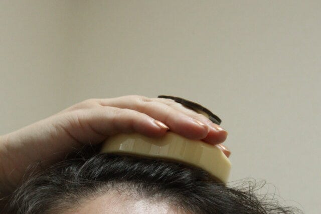 ダイソー　シャンプーブラシ（くま）　突起　使用例