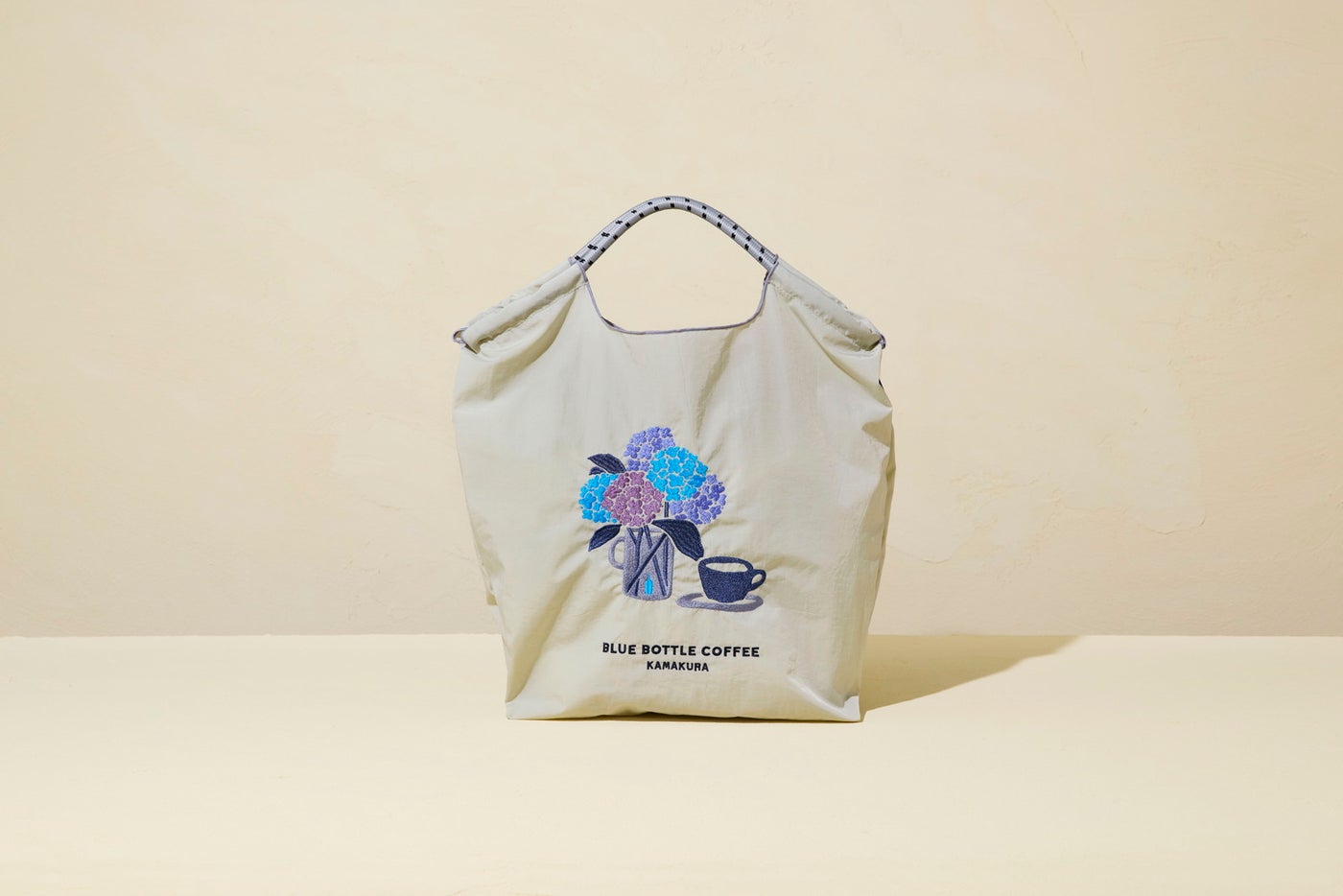 エンブロイダリーエコバッグ — 鎌倉 —　6,380円／提供画像