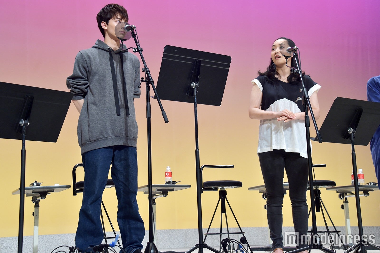 左から：高杉真宙、西尾まり（C）モデルプレス