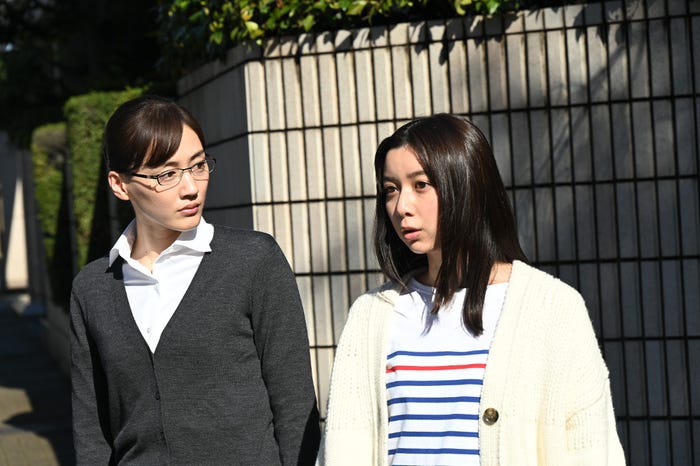 綾瀬はるか、上白石萌歌(C)TBS