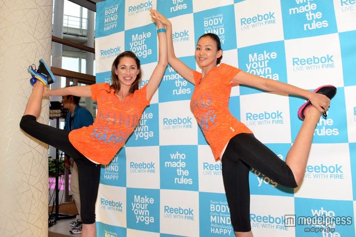 左から:タラ・スタイルズ、SHIHO