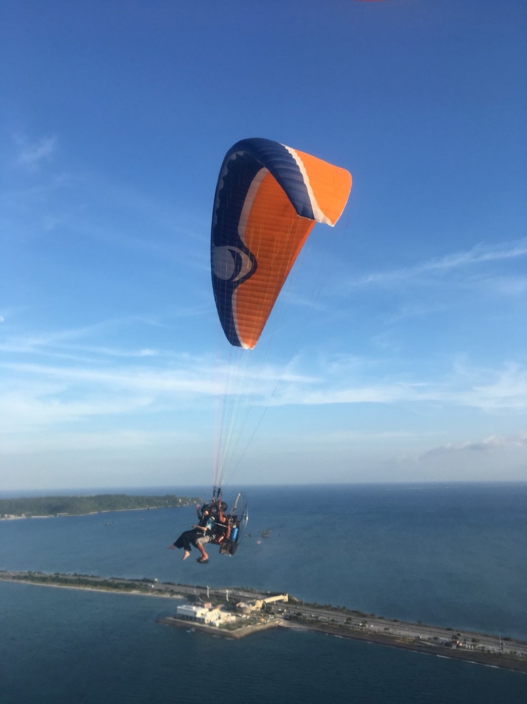 モーターパラグライダー（写真提供：MBS）