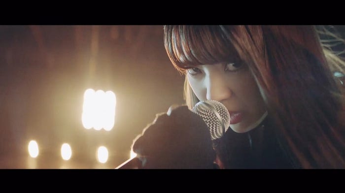 欅坂46「ガラスを割れ!」MVより(提供画像)