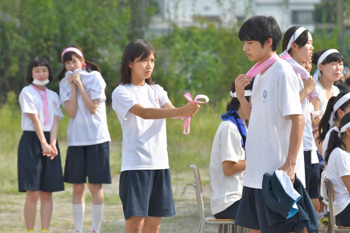 小野莉奈、岡田健史/「中学聖日記」第2話より(C)TBS