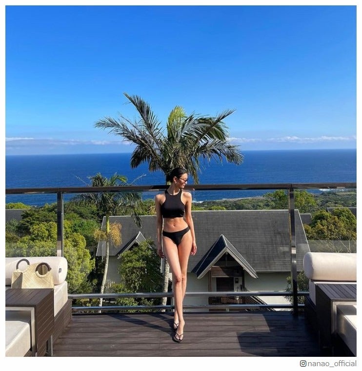 菜々緒、水着姿の圧巻美脚披露「顔小さい」「美し過ぎる」と反響続々