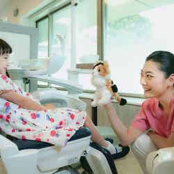 『笑顔の向こうに』より（C）公益社団法人日本歯科医師会