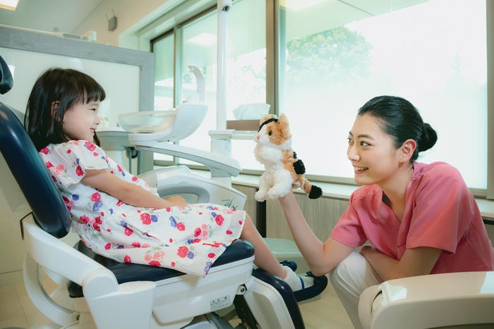 『笑顔の向こうに』より(C)公益社団法人日本歯科医師会