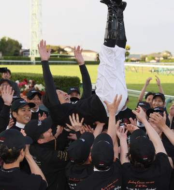 石神深一騎手が引退式 「最悪ですね（笑）」オジュウチョウサンとの出会いを振り返る