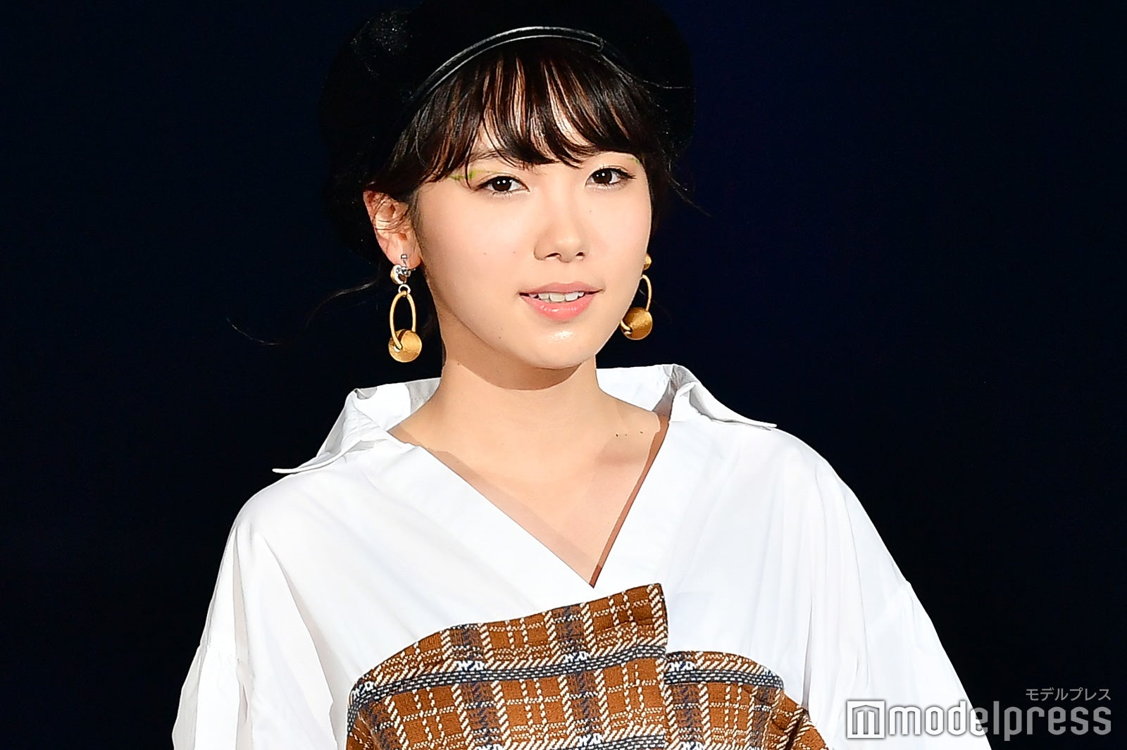 飯豊まりえ、ファッションステージでトリ飾る　デコルテ輝く大人スタイル＜TGC富山2018＞