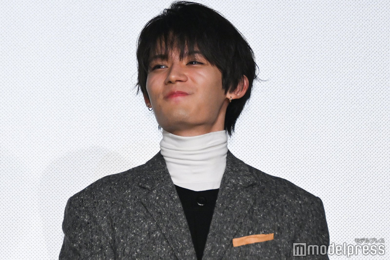 向井康二から筋トレを頑張っていることを暴露された藤原大祐（C）モデルプレス