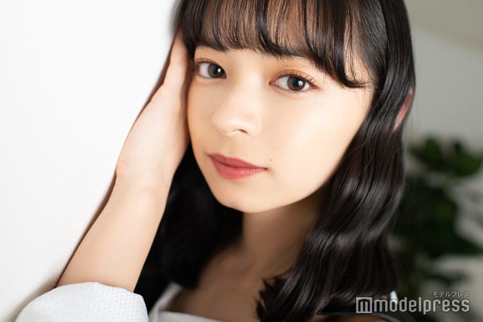 上國料萌衣(C)モデルプレス