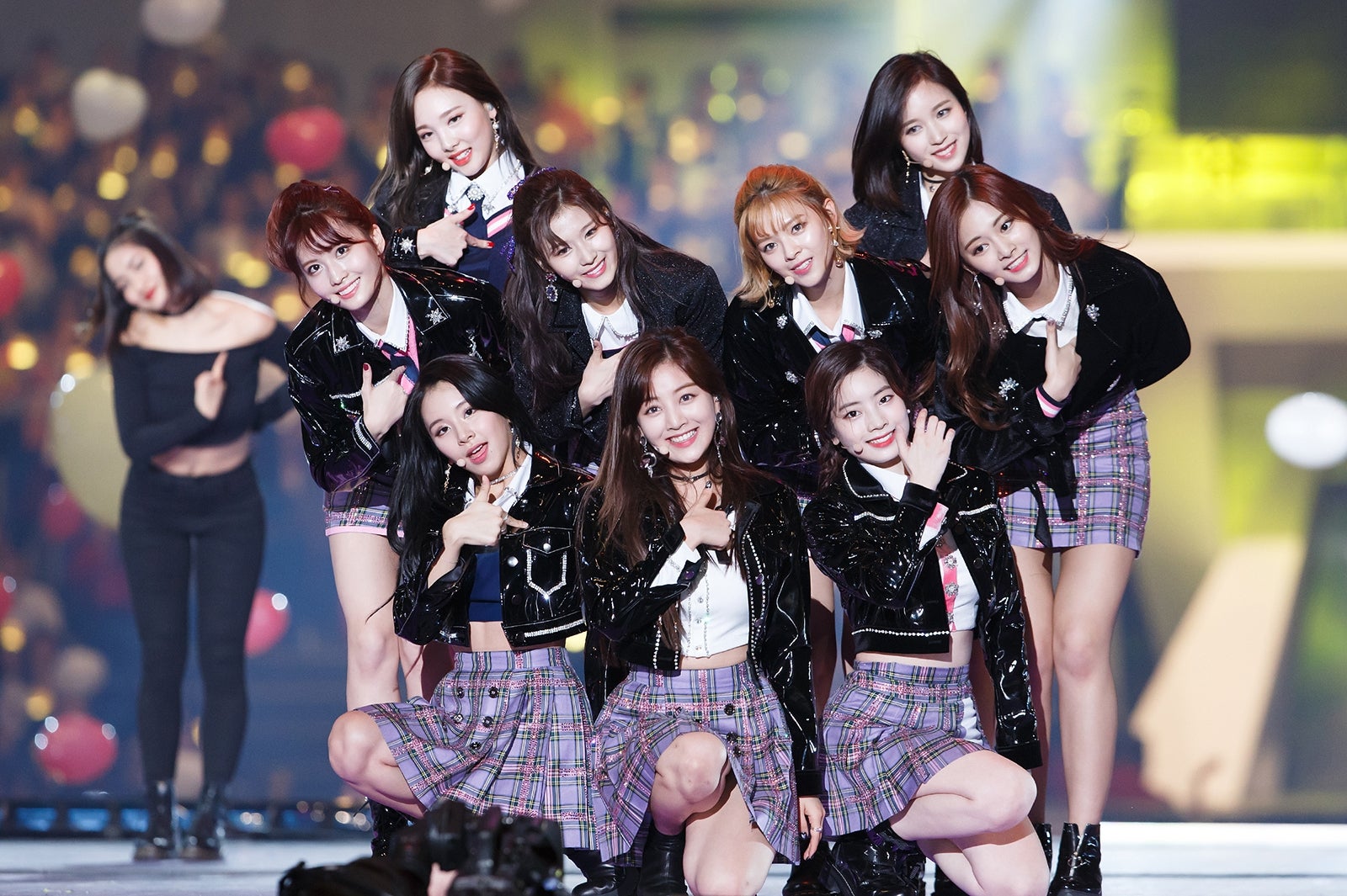 TWICE（C）CJ E&M Corporation, all rights reserved