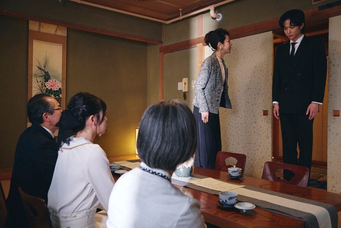遊井亮、鈴木仁「復讐カレシ~溺愛社長の顔にはウラがある~」第3話(C)「復讐カレシ~溺愛社長の顔にはウラがある~」製作委員会・MBS