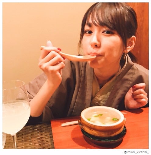 桐谷美玲と旅行気分！”彼氏目線”ショットに「癒される」「破壊力抜群」の声