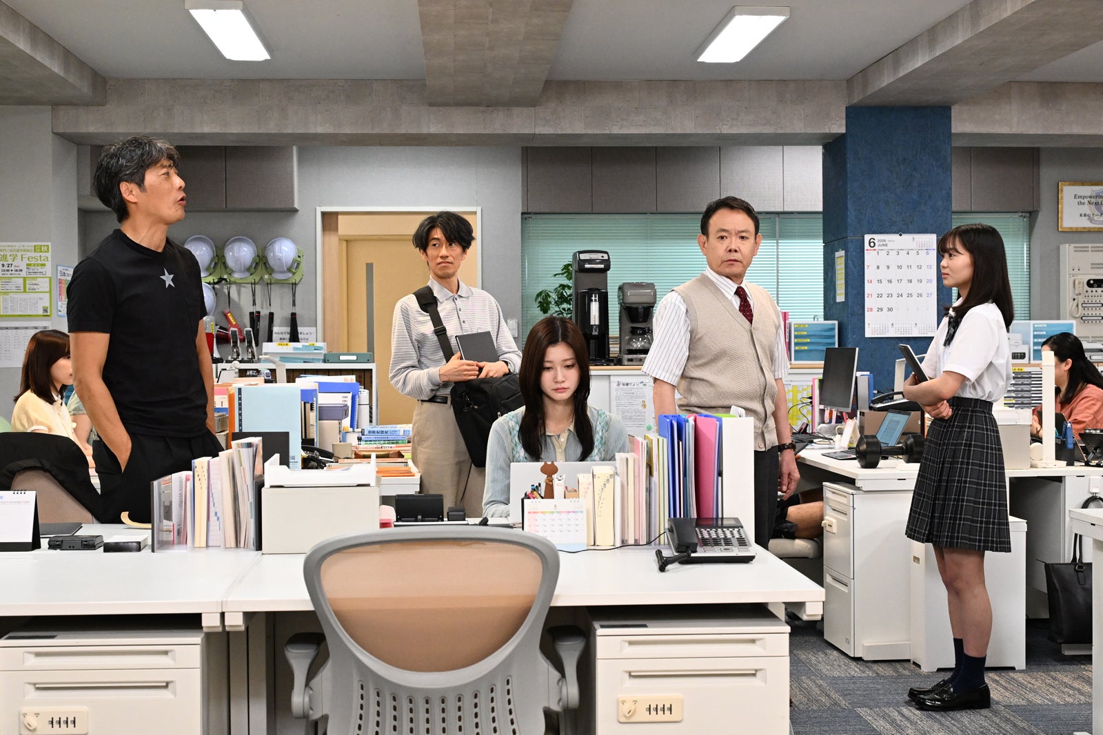 反町隆史、夙川アトム、生見愛瑠、近藤芳正、大島美優（C）藤沢とおる／講談社／カンテレ