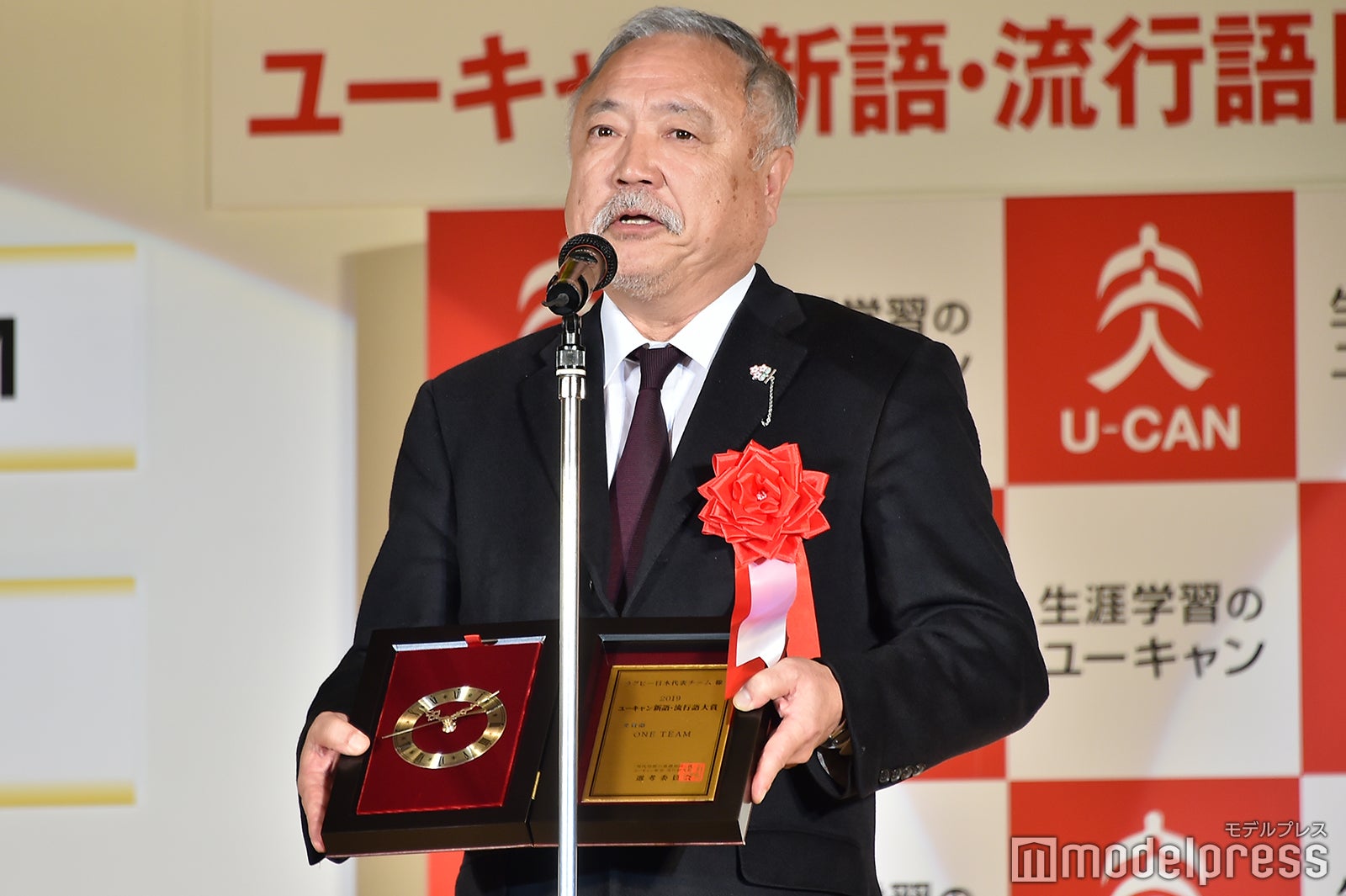 スピーチで涙ぐむ公益財団法人日本ラグビーフットボール協会会長・森重隆氏 （C）モデルプレス
