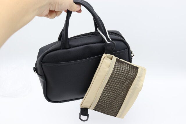 ショルダーになる折りたたみショッピングバッグ　カラビナ併用