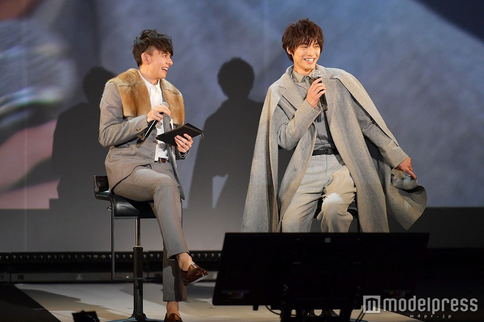 福士蒼汰（右）／（C）モデルプレス